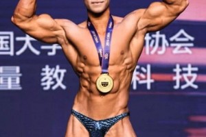 身高168古典健美冠军，一天吃70个蛋清被怀疑，肌肉是虚的？