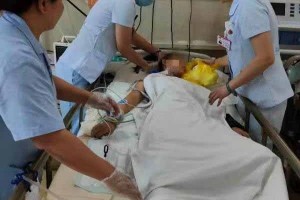 小女孩脑出血昏倒在公交车 黑龙江省医院开绿色通道全力救治中