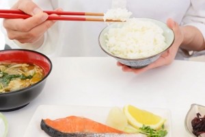 这些"烧心"食物胃再好也扛不住！5招缓解烧心！
