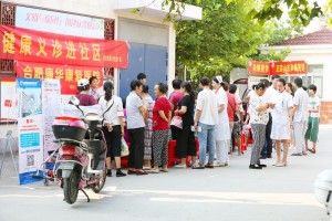 健康义诊进社区服务百姓暖人心