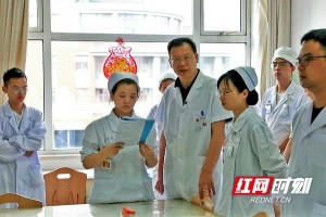 视频丨致敬医师节近距离感受湘雅骨科主任胡懿郃的一天