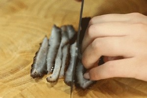 两条腿上的毛越长越黑原来他最近常吃这个……