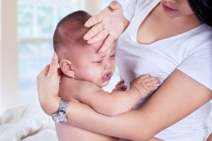 孩子发烧妈妈好惊慌玫瑰疹与病毒疹医生教我这样分！