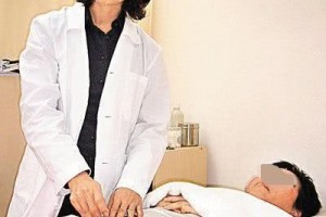52岁姥姥还想拼命生二胎而27岁女儿不经意的话扎心了