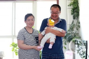 魏则西父母实现儿子遗愿产下六斤一两之子