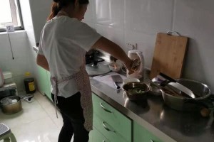 河南辉县增肥救父的10岁男孩术后饭量减了三分之二