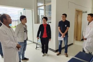 六盘水市卫生健康局局长石灿敏到钟山区北部五乡镇调研指导健康扶贫工作