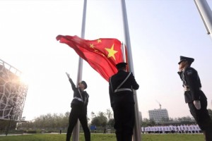 北京天坛医院举行升旗仪式