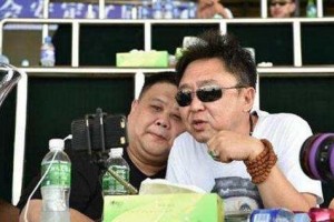 发生了什么德云社张鹤伦紧急发微博一个葫芦让他嘴咧后脑勺
