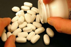 有些白叟说是药三分毒有病扛扛就过去了听听医师怎么说