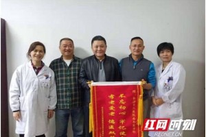 医疗团队让白叟每月期盼医养结合助白叟笑脸更绚烂