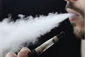 美国吸烟率创前史新低约为13.7％电子烟使用率反添加
