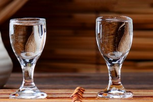 不管啤酒仍是白酒为什么不能用塑料瓶装