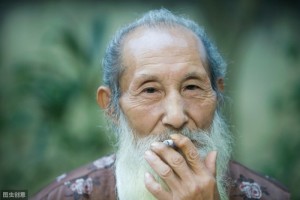 每天抽1盒烟为何有人早早患上肺癌有人却长命只因3点不同