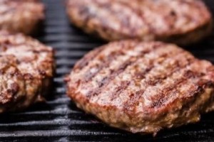 美国超万斤冷冻牛肉饼被召回或许含有塑料微粒