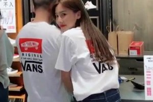 最帅爸爸走红气质身段像女儿男友网友颜值爆表父女