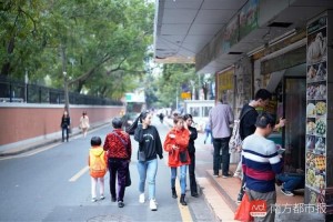 校内禁设小卖部家长呼吁校外活动货摊也管管孩子吃出肠胃炎