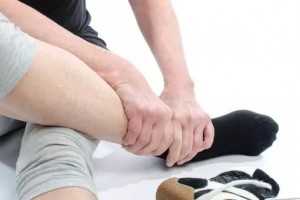深夜忽然腿抽筋你还以为是缺钙