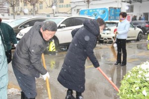 银装素裹涌热流——聊城市第四人民医院活跃扫雪情暖医院