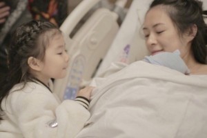 章子怡产后5天就碰上涨奶酷刑专家建议三阶段处理