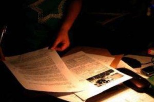 熬夜玩手机的学生党身上若有这3现象身体或已到极限