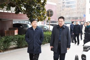 河南中医药大学校长许二平来我院观察教学中心建造
