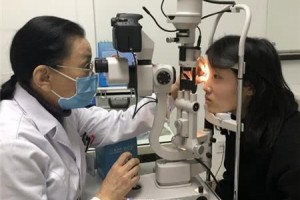 眼睛简单疲惫是电视手机看多了医师提示其实是眼里有虫