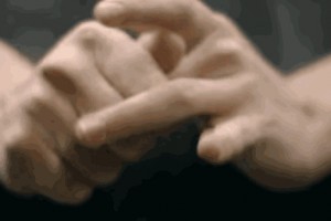 为什么掰手指会咔咔响常常掰有啥损害看完更忧虑了