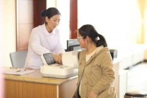 孕妈妈不肯产检仅仅由于贵吗24岁孕妈说出实情实际又扎心