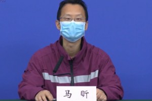 最忙时30个床位27个上了呼吸机2个上了ECMO