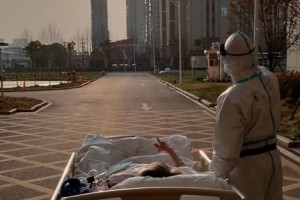 陪你看日落医疗队今天将凯旋老先生拉小提琴相送