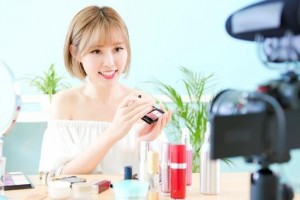 流量不复演员扎堆直播带货自救仍是合作表演